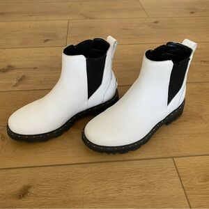 Sorel White and Black Women's Chelsea Boots